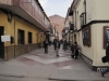 Ulice ve městě Potosí a v pozadí Cerro Rico (Bohatá hora). Stříbro z této hory sponzorovalo rozvoj v Evropě po desítky let.